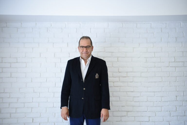 Op. Dr. Alparslan Demir'in portresi